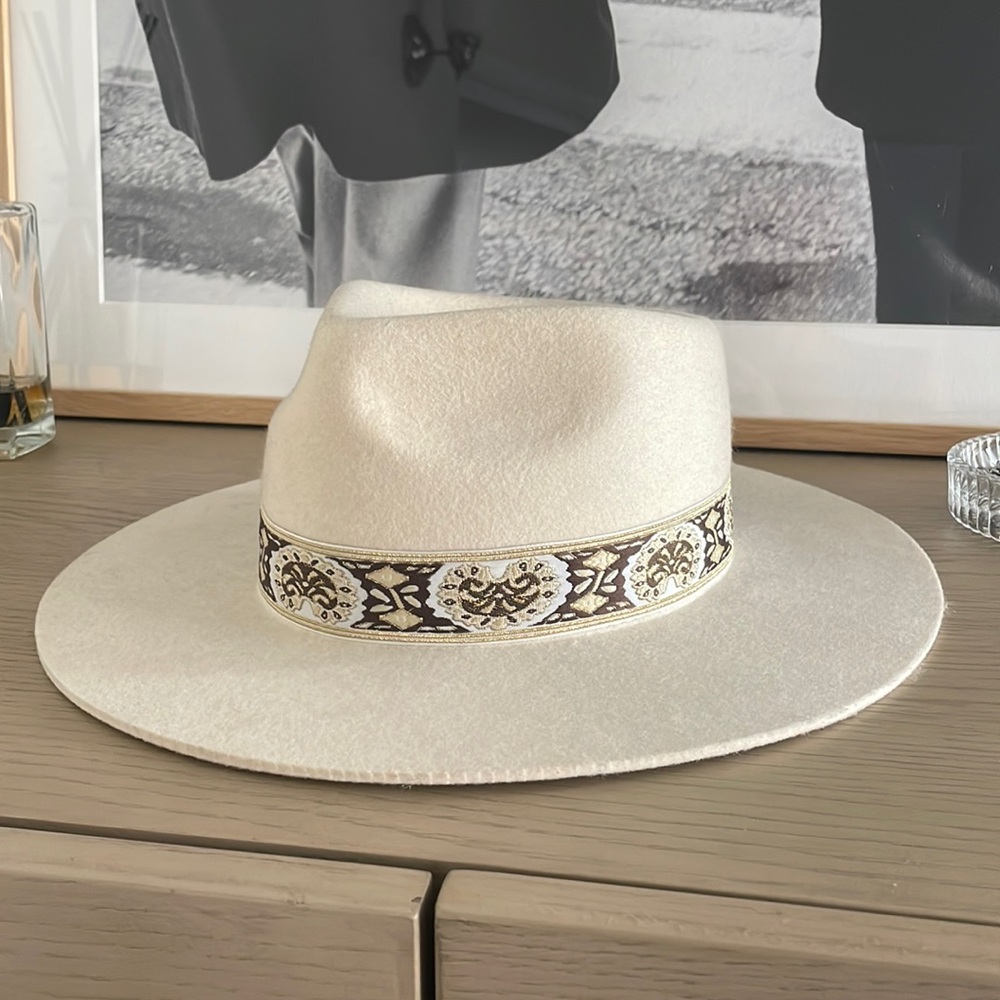 Lack of colors hat